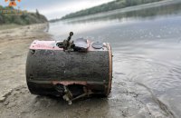 Із Дніпра запорізькі рятувальники витягнули залишки ракети С-300