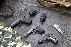 В Киеве задержали 17-летнего парня с тремя пистолетами и двумя гранатами