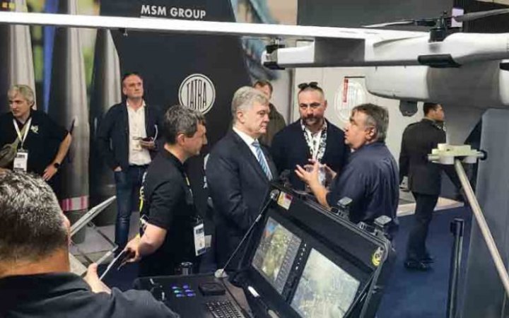 Порошенко відвідав виставку озброєнь в Афінах і анонсував випуск БПЛА Poseidon 12