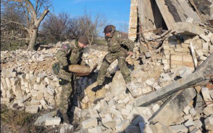 У школі на Херсонщині поліцейські знайшли нерозірвані касетні боєприпаси