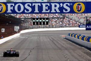На бывшей трассе Формулы-1 прошли тесты нового болида INDYCAR