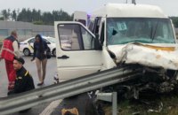 У аварії під Києвом загинули три людини, 17 постраждали