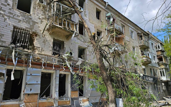 Росіяни вдарили з авіації по середмістю Херсона: 18 людей поранені, серед них — дитина (оновлено)