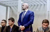 Суд обязал Мангера носить электронный браслет