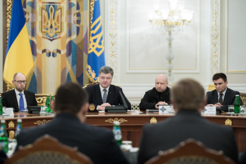 Порошенко назвал приоритеты в финансировании обороны