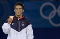 Боец UFC на дуэль взглядов перед чемпионским боем принес змею и выбросил ее в зал