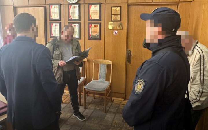 НАБУ і САП викрили трьох осіб, які завдали 3,2 млн грн збитків ключовому оборонному держпідприємству