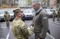 Кличко передав прикордонникам додатково 50 мікроавтобусів для бойових підрозділів