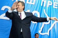Янукович просит на участках петь и пить