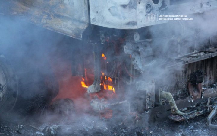 Ворог вдарив по громадському транспорту Запоріжжя, є поранені