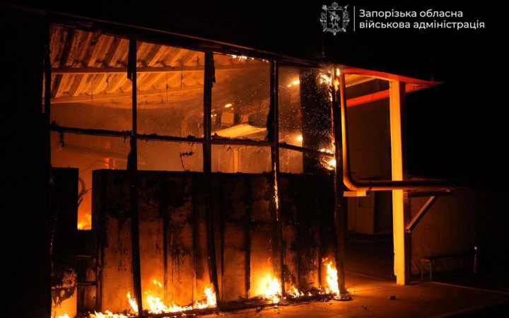 Головне за ніч та ранок середи, 12 серпня: майже 240 боєзіткнень, обстріл Епіцентра в Запоріжжі, підозри у справі одеського ТЦК