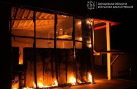 Головне за ніч та ранок середи, 12 серпня: майже 240 боєзіткнень, обстріл Епіцентра в Запоріжжі, підозри у справі одеського ТЦК