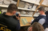 Главу закарпатського підрозділу АМКУ затримали під час отримання хабара
