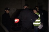 У Києві невідомі зі зброєю відібрали у чоловіка 2,4 млн гривень