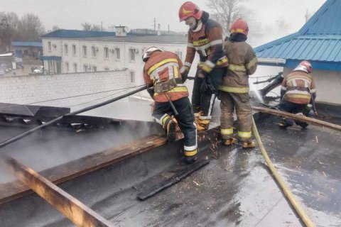 У Києві загорівся склад меблів і кераміки