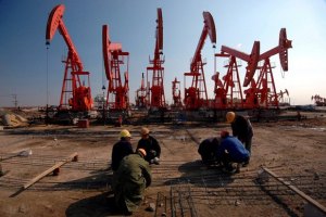 Цены на нефть в США продолжают падать