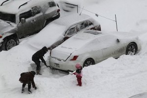 Припаркованные на киевских дорогах автомобили будут убирать без спроса 