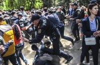 В Азербайджане о время акции протеста погибли двое полицейских