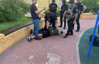 Підозрюваних у виконанні замаху на заступника голови податкової взяли під варту