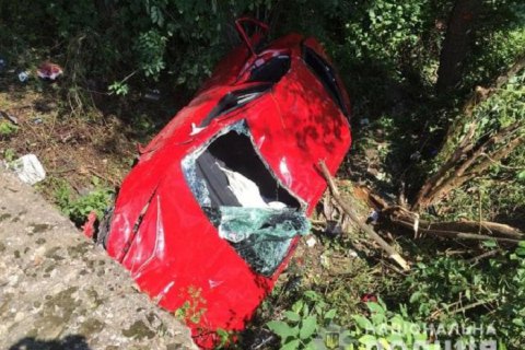 В Закарпатской области 12-летний подросток на квадроцикле сбросил с дороги легковушку