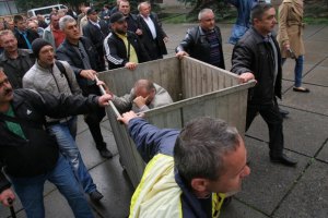 Аваков назвал  "мусорную люстрацию" недопустимой