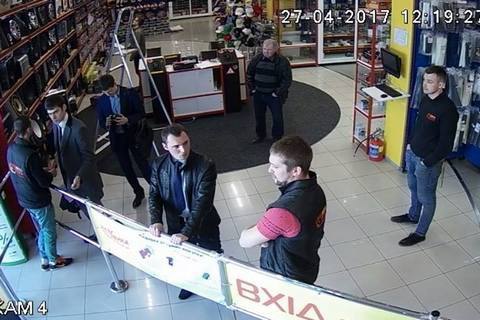 Сеть магазинов "База автозвука" заявила об обыске