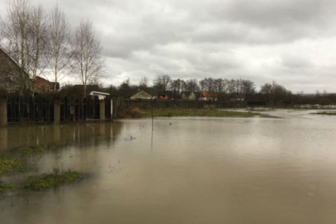 ДСНС попереджає про підвищення рівня води на водоймах Закарпаття і в Карпатах