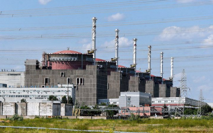 На зупинці для працівників Запорізької АЕС вибухнув дрон: є загиблий та поранені