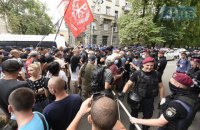 Перед ЛГБТ-акцией под Офисом президента произошли столкновения (обновлено)