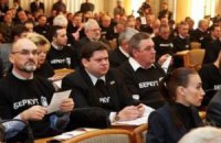 Аваков показал фото члена комиссии СЕ по Майдану в футболке "Беркута"