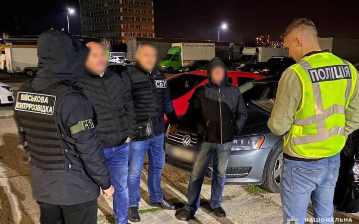 Правоохоронці піймали двох львів'ян, які переправляли за кордон ухилянтів, використовуючи підроблені посвідчення