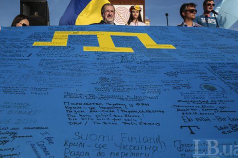 На Херсонщині, недалеко від адмінкордону з Кримом, триває український мітинг