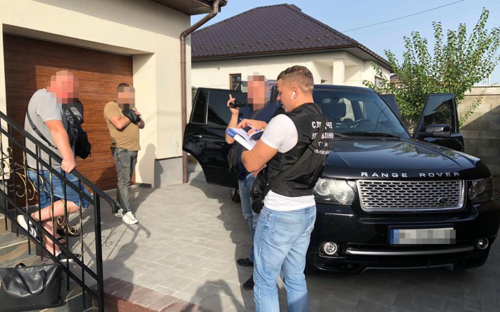 У Рівному піймали зловмисника, який отримував на благодійні фонди гумдопомогу військовим і продавав її