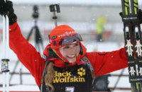 Біатлоністка, яка завершила кар'єру, отримала олімпійську медаль через дискваліфікацію росіянки