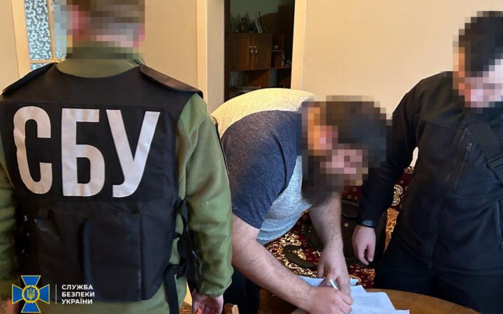 На Закарпатті 2 клірики УПЦ (МП) розповсюджували у соцмережах заборонену комуністичну символіку та радянські гасла