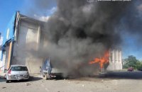 Окупанти вдарили по будівлі логістичного оператора у Запоріжжі, є поранені (оновлено)