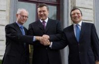 Янукович подозревает Европу в желании с ним подружиться