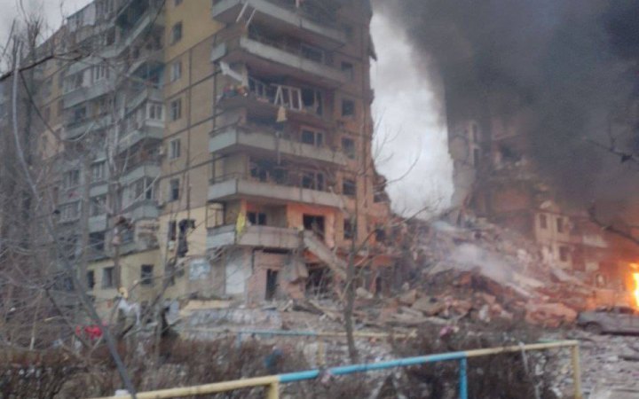 У Дніпрі окупанти влучили у багатоповерхівку (оновлено)