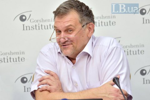 Половина украинцев не читала Конституцию, - опрос