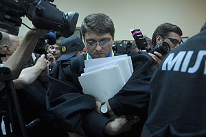 Суд объявил перерыв до 14:25