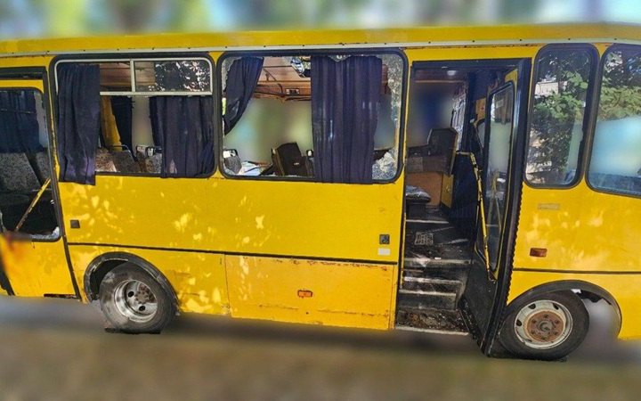 Росіяни знову атакували маршрутку в Херсоні: є загиблі і поранені