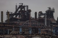 Над територією Азовсталі фіксують задимлення