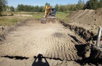 Экскаватор разрушил культурный слой исторического памятника возле Киева