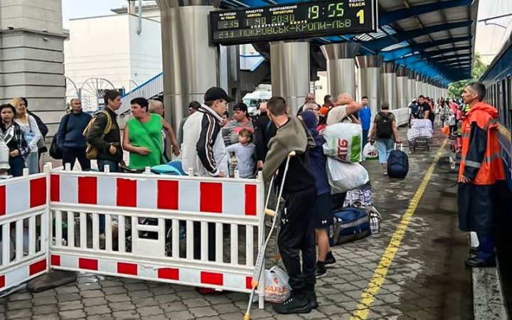 З початку серпня з небезпечних регіонів України евакуювалося майже 35 тисяч людей