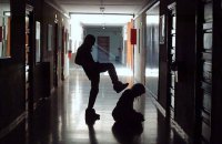 ​Суд Киева оштрафовал на 850 гривен мать подростка, который "травил" одноклассника
