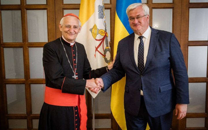Очільник українського МЗС провів зустріч з кардиналом Святого Престолу