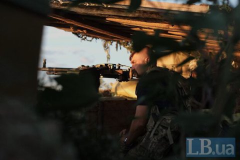 За сутки боевики 36 раз обстреляли позиции военных на Донбассе