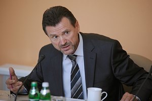 Сугоняко не видит смысла переходить на рубли при расчетах за газ