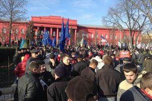 Колонна с Михайловской площади отправляется в парк Шевченко 