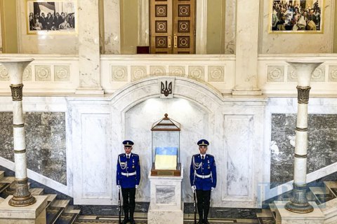 Нардепам-"слугам", которые за границей, приказали вернуться в Украину для работы в Раде, - Кравчук